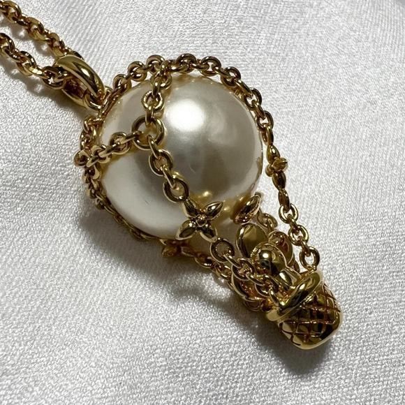 Louis Vuitton LOUIS VUITTON Women's Vivienne Necklace Pendant - Picture 3 of 9